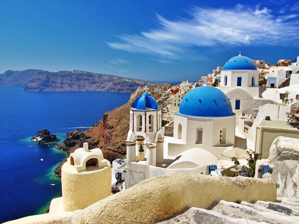 Santorini: Best cities to travel in Europe
