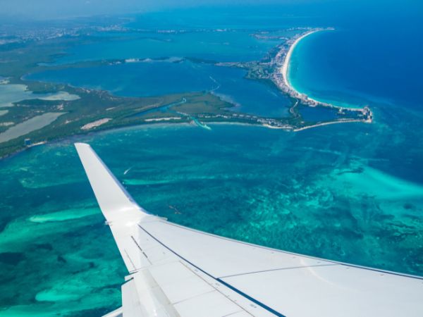 Picture showing Plane over Cancun 